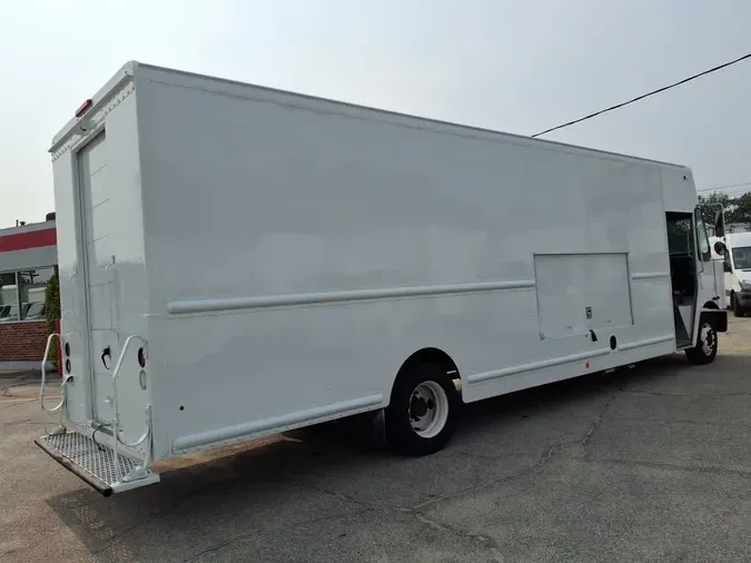 2017 FRTLR CUSTOM CHASSIS CORP MT55