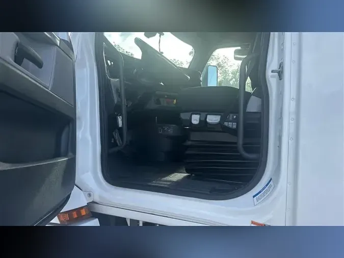 2020 FREIGHTLINER CA126