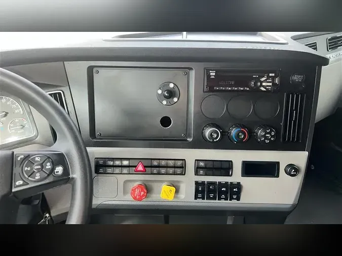2022 FREIGHTLINER CA126