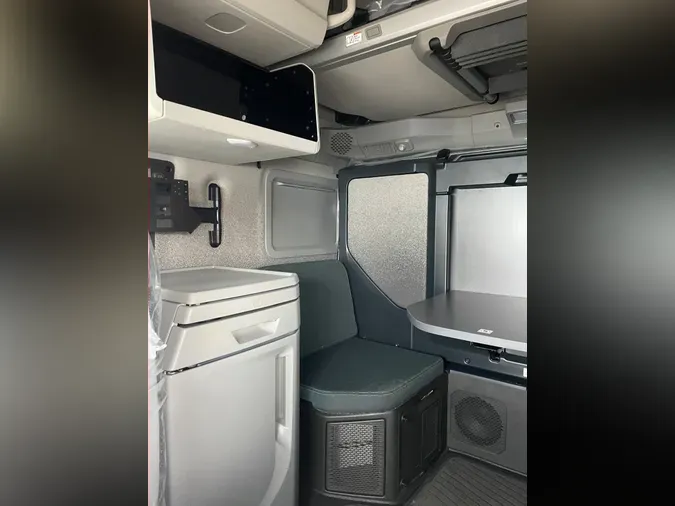 2026 VOLVO VNL64T8604637ec74433388f1e34115b1ee3ccb62