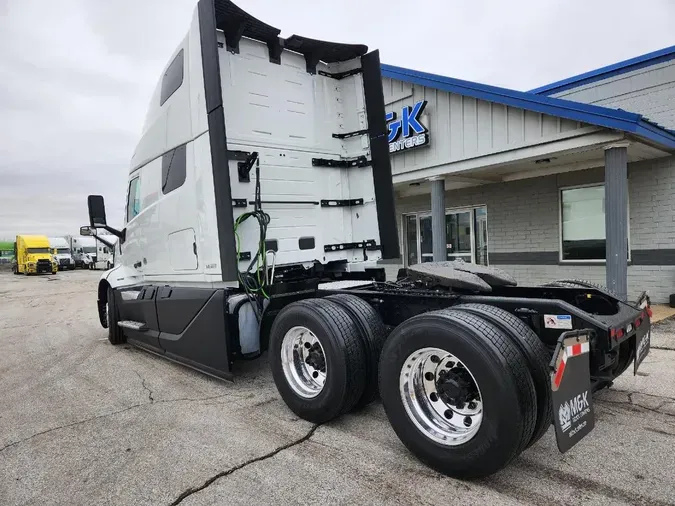 2025 VOLVO VNL64T860
