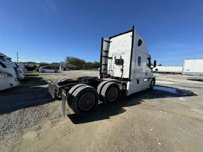 2023 FREIGHTLINER Cascadia 126