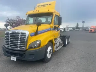 2015 FREIGHTLINER X12564ST