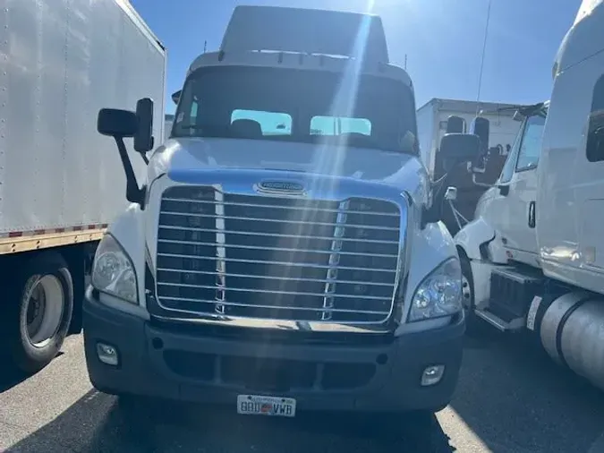 2015 FREIGHTLINER/MERCEDES CASCADIA 113