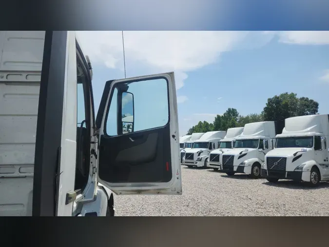 2018 Volvo VNL3004657e9bf11d77d5f19351e6d9993bb83