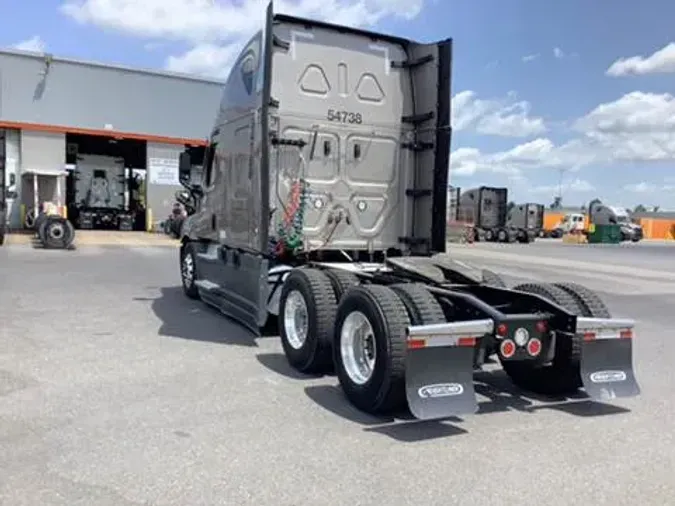 2023 Freightliner Cascadia