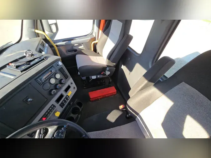 2022 Freightliner Cascadia 126