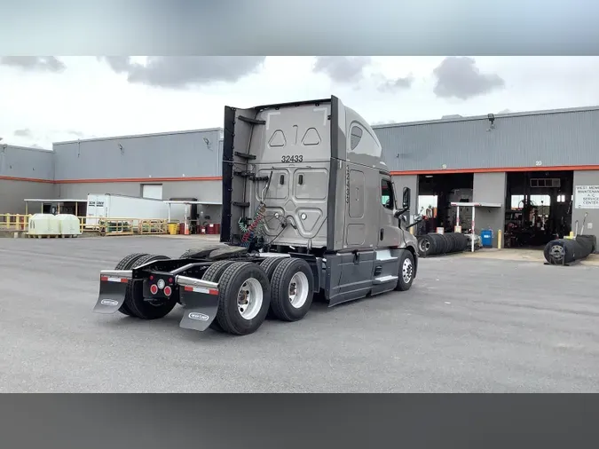 2024 Freightliner Cascadia 126