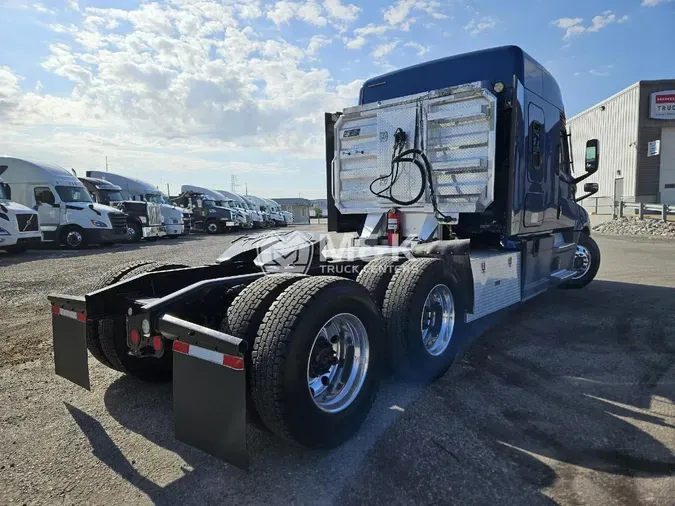 2021 FREIGHTLINER Cascadia 126