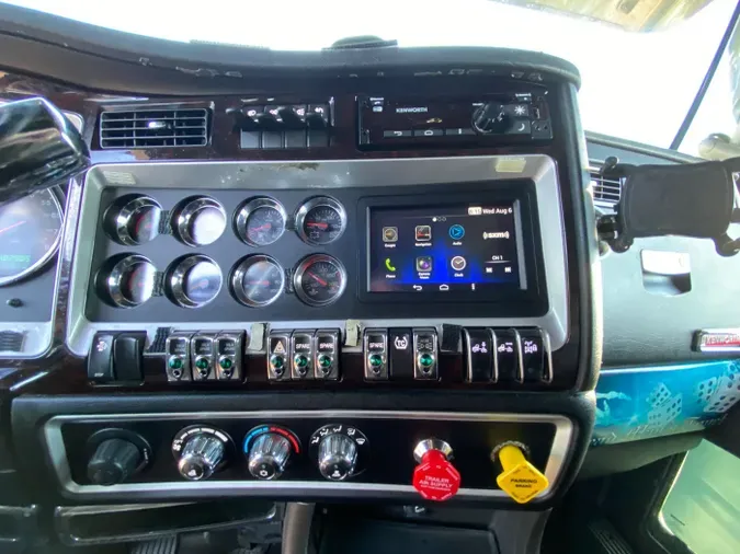 2021 Kenworth W900L