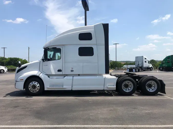 2023 VOLVO VNL64T860