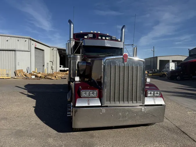 2021 Kenworth W900