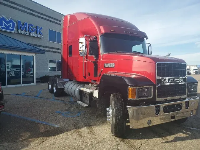 2022 MACK Pinnacle