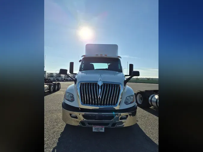 2019 NAVISTAR INTERNATIONAL LT625 DAYCAB T/A