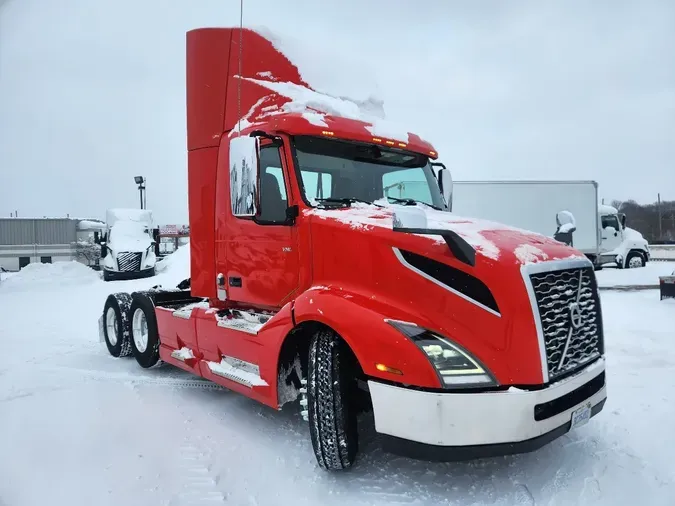2020 VOLVO VNL62T