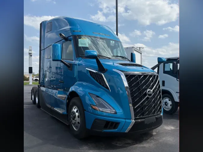 2025 VOLVO TRUCK VNL64TV04