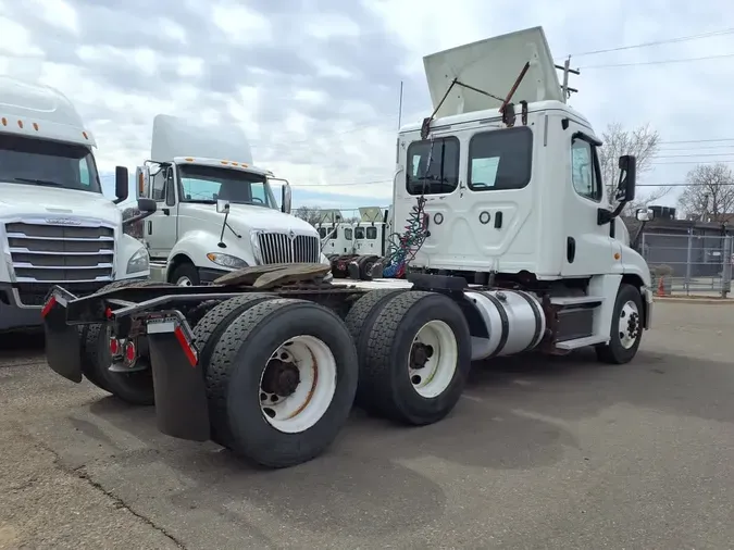 2018 FREIGHTLINER/MERCEDES CASCADIA 125