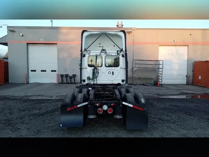 2020 Freightliner Cascadia 126