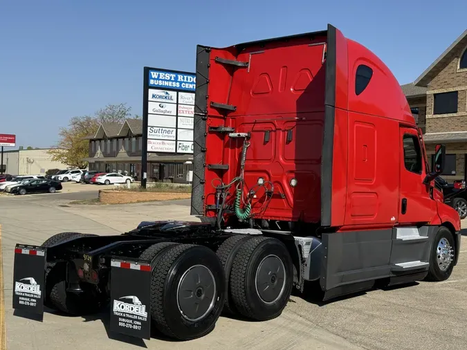 2020 FREIGHTLINER Cascadia 126