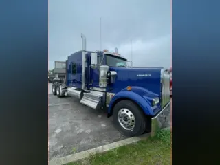 2025 Kenworth W900