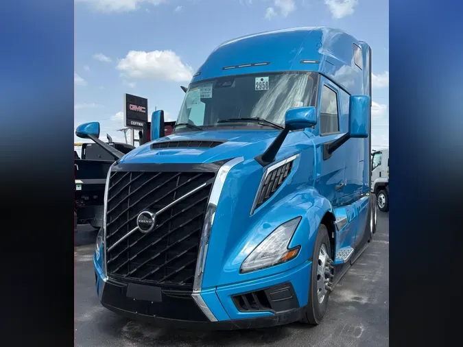 2025 VOLVO TRUCK VNL64TV04