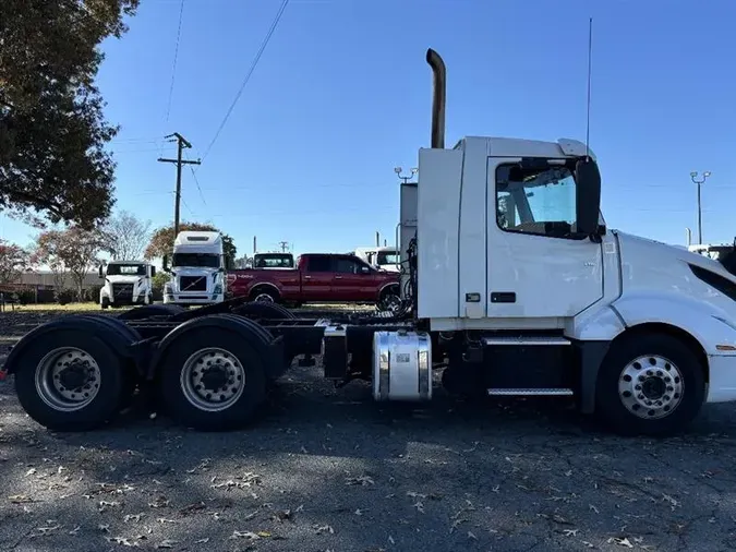 2019 VOLVO VNL300