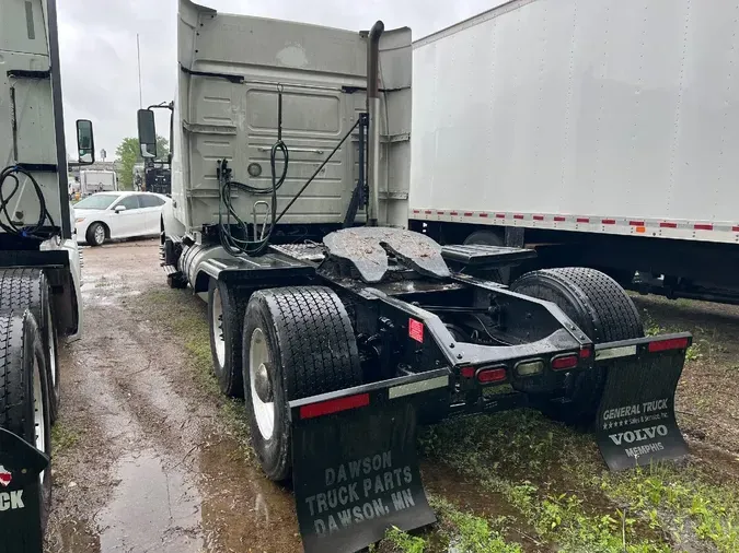 2021 VOLVO VNR64T640