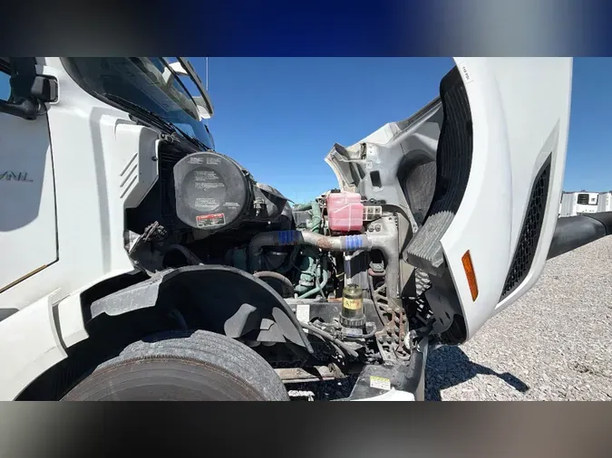 2019 Volvo VNL300
