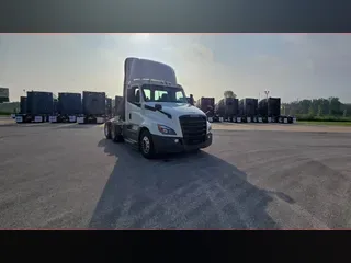 2020 Freightliner Cascadia 126