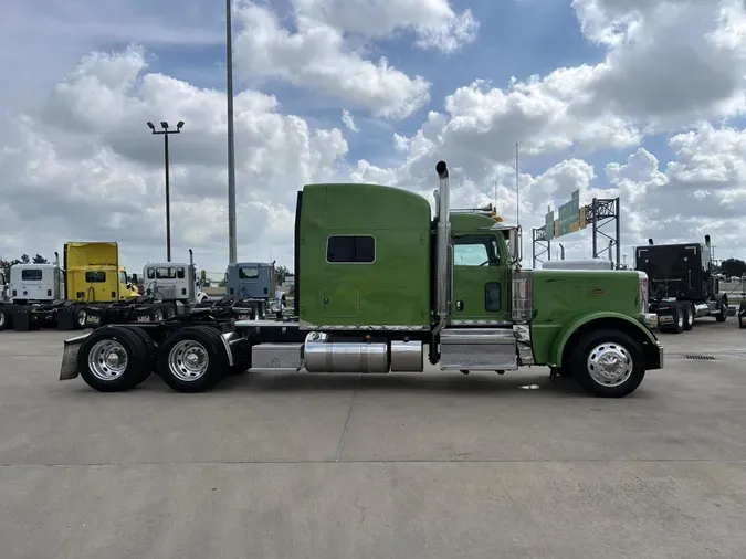 2022 Peterbilt 389