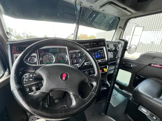 2022 KENWORTH W900L