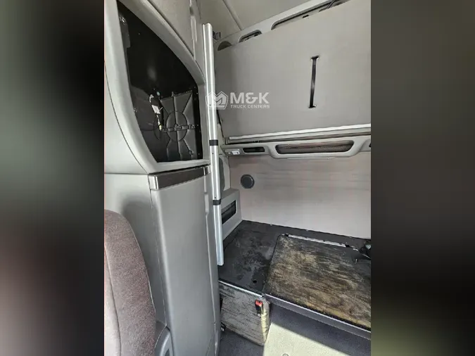 2023 VOLVO VNL64T860