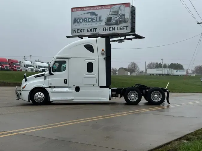 2022 FREIGHTLINER Cascadia 126