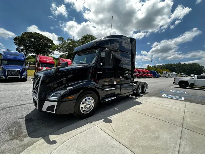 2021 Volvo VNL64T760