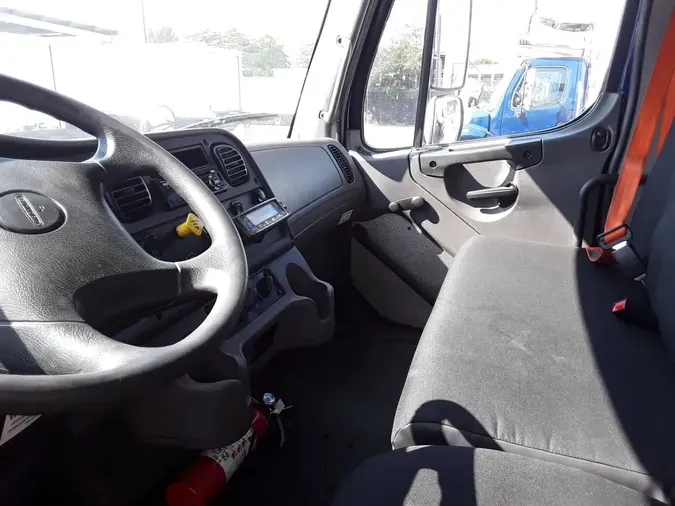 2018 FREIGHTLINER M2 106
