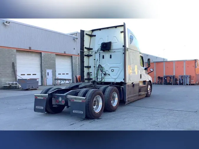 2022 Freightliner Cascadia 126