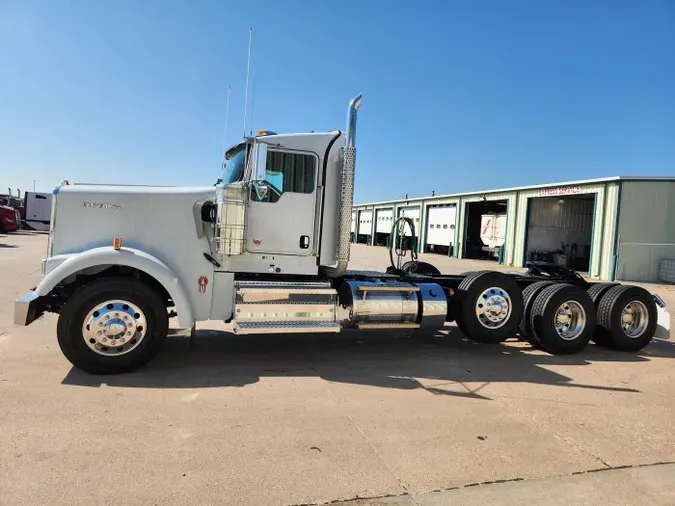 2026 Kenworth W900L