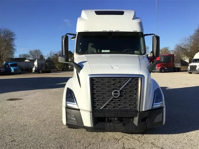 2022 VOLVO VNL860