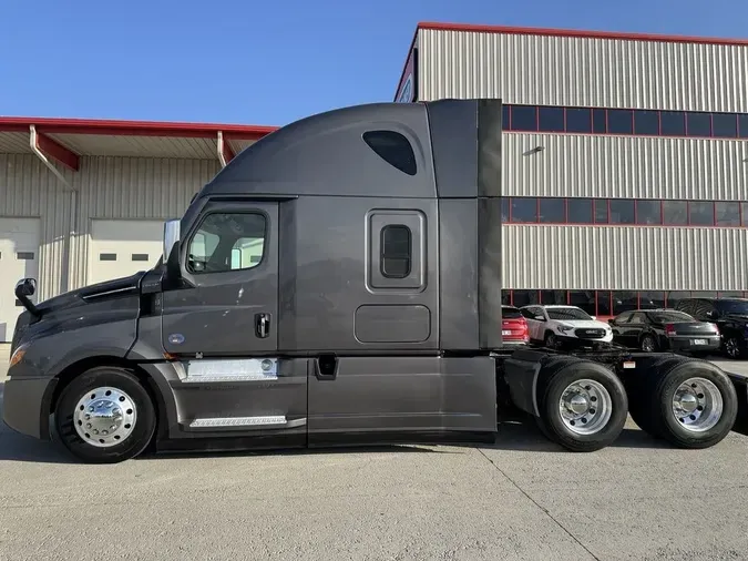 2024 Freightliner CASCADIA 126
