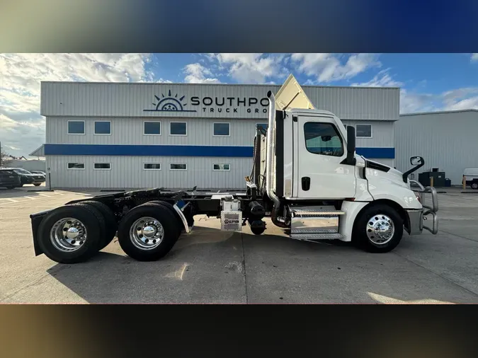 2022 Freightliner Cascadia 126