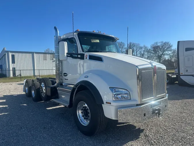 2025 Kenworth T880