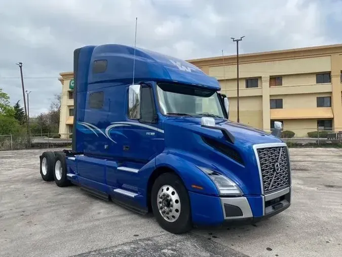 2022 Volvo VNL64T760