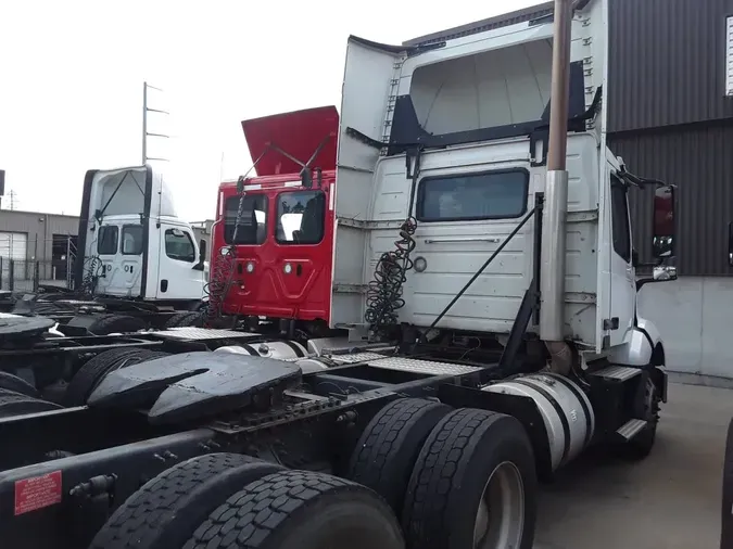 2019 VOLVO VNL64T-300