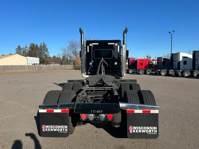 2025 Kenworth W900L46b06a495b605ec4c9d53390eee99ba1