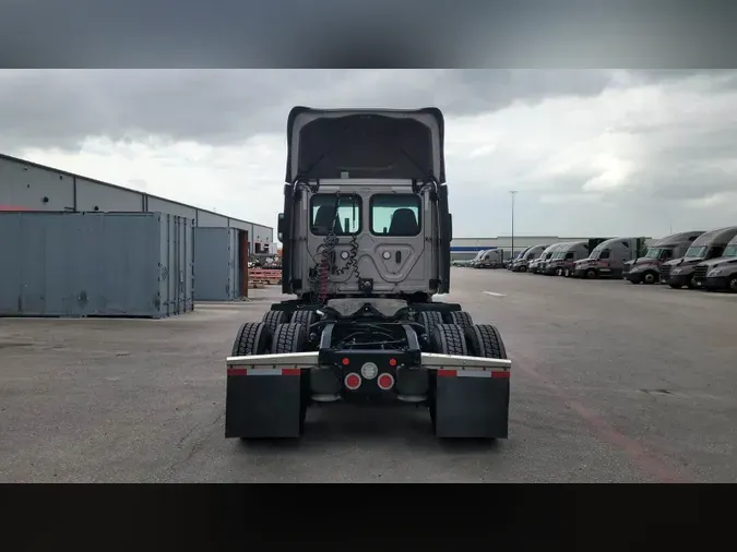 2020 Freightliner Cascadia 126