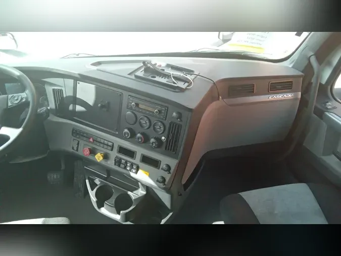 2021 Freightliner Cascadia 12646bbda18d58a948deac161e001482aba