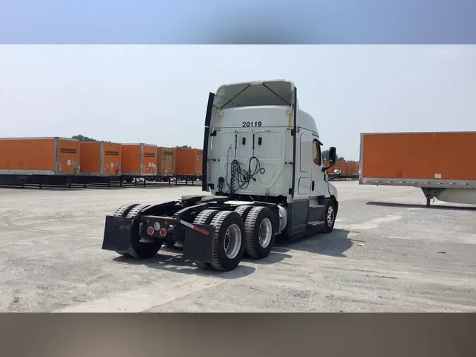 2020 Freightliner Cascadia 126