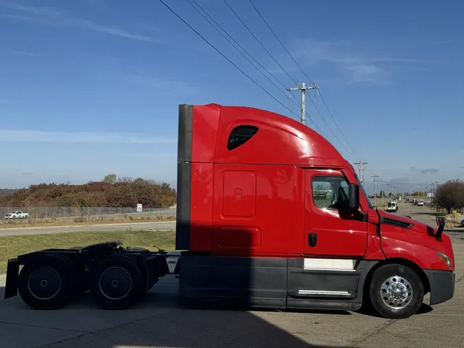 2020 FREIGHTLINER Cascadia 126