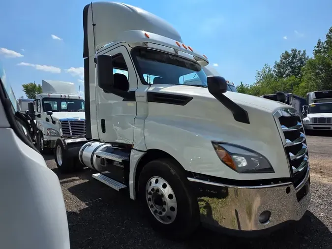 2019 FREIGHTLINER NEW CASCADIA 126