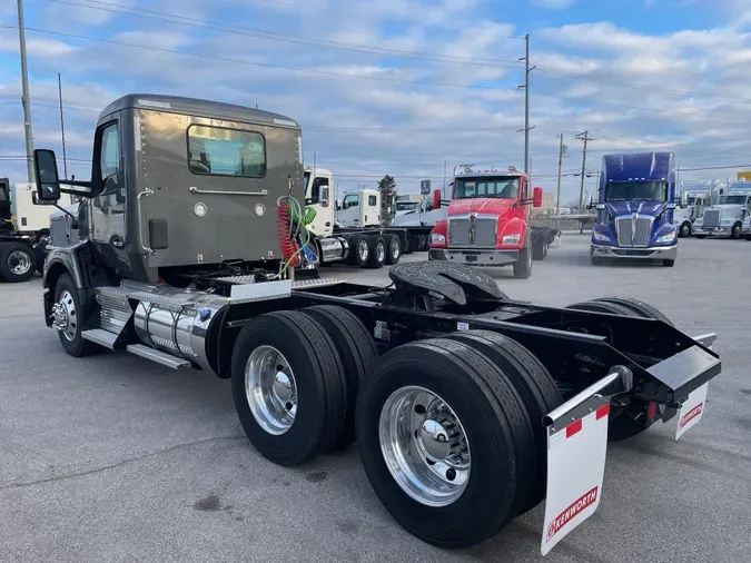 2025 Kenworth T680